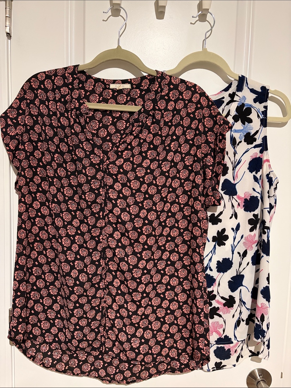 Pleione Black Blouse with Pink Floral Print
c&e floral sleeveless blouse